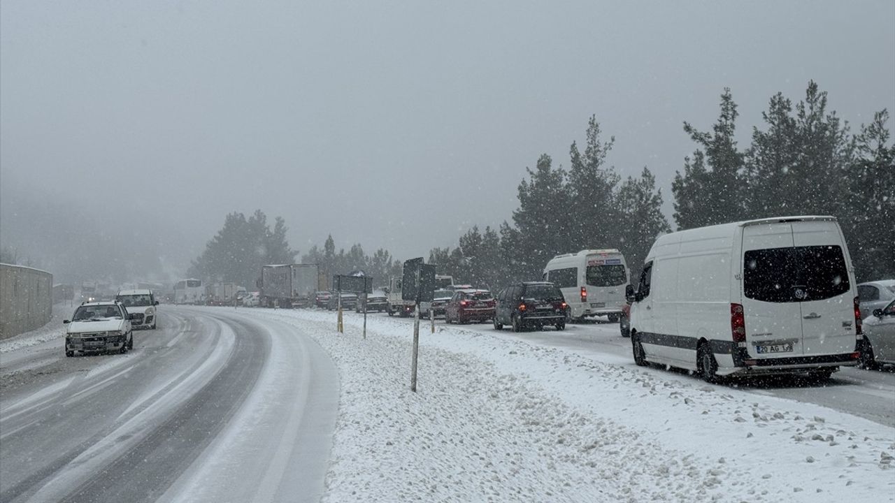 Denizli-Antalya Karayolu Ulaşımda Kapandı