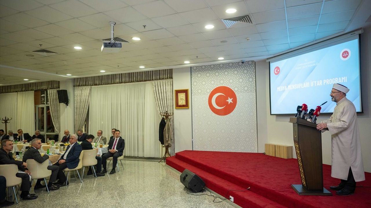 Diyanet İşleri Başkanı Erbaş Basın Kuruluşlarıyla İftarda Buluştu