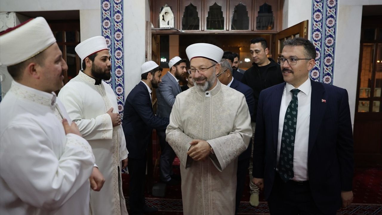 Diyanet İşleri Başkanı Erbaş, Iğdır Ulu Cami'de Teravih Namazı Kıldırdı