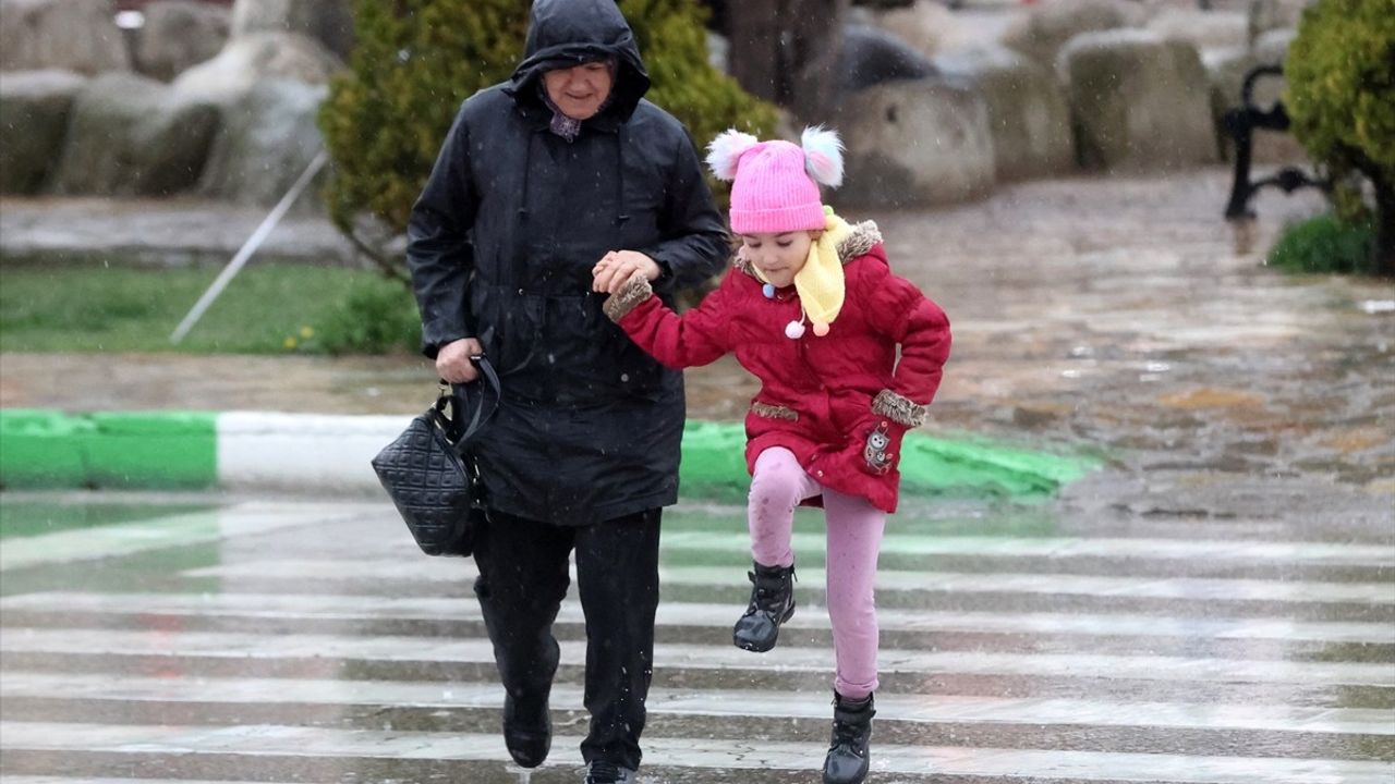 Edirne ve Kırklareli'nde Sağanak ve Dolu Etkili Oldu