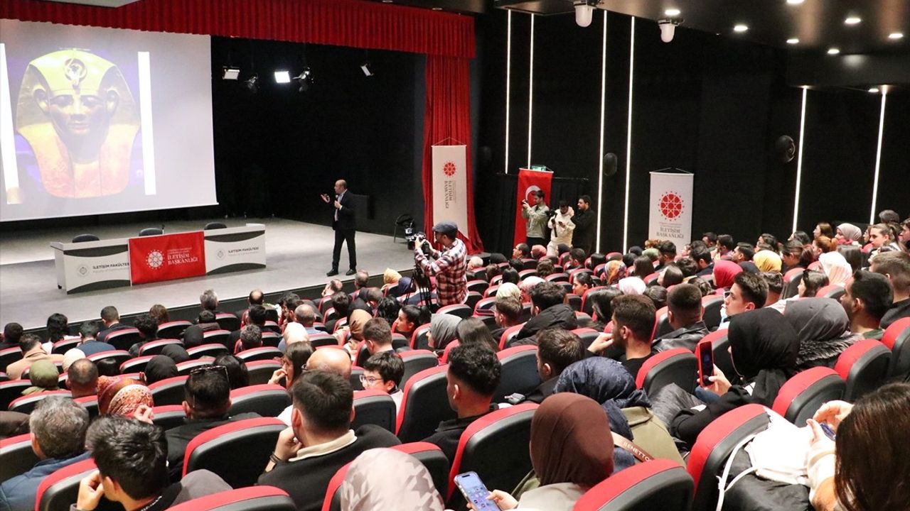 Erzurum'da Dezenformasyonla Mücadele Konferansı