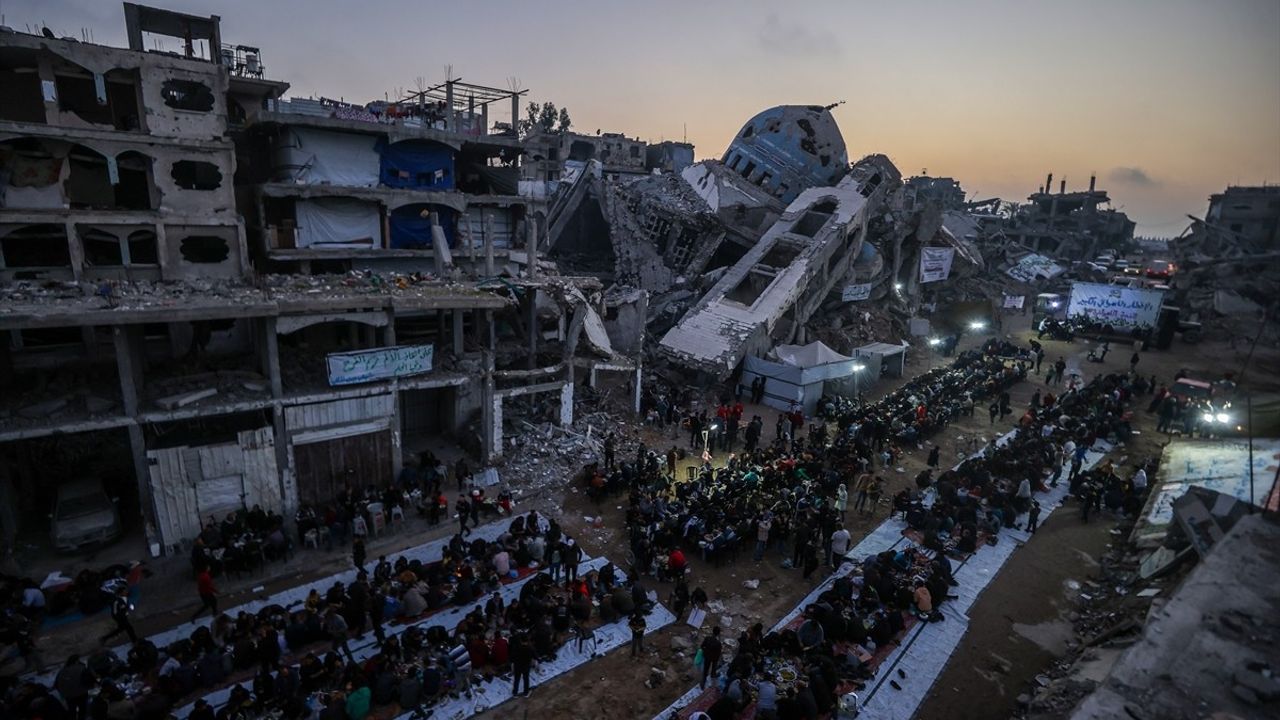 Gazze'de Dayanışma: Toplu İftar Etkinliği