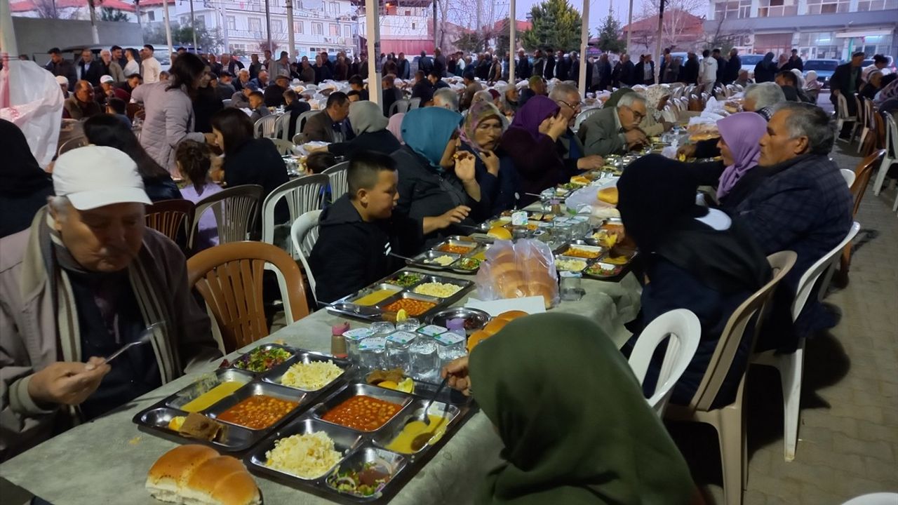 Gölbaşı Mahallesi'nde Birlikte İftar Geleneği