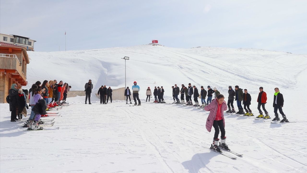 Hakkarili Çocuklar Kayak Sporu ile Geleceklerini Şekillendiriyor