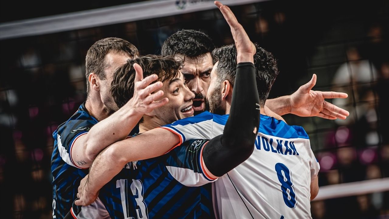 Halkbank Voleybol Takımı Dörtlü Final'e Yükseldi