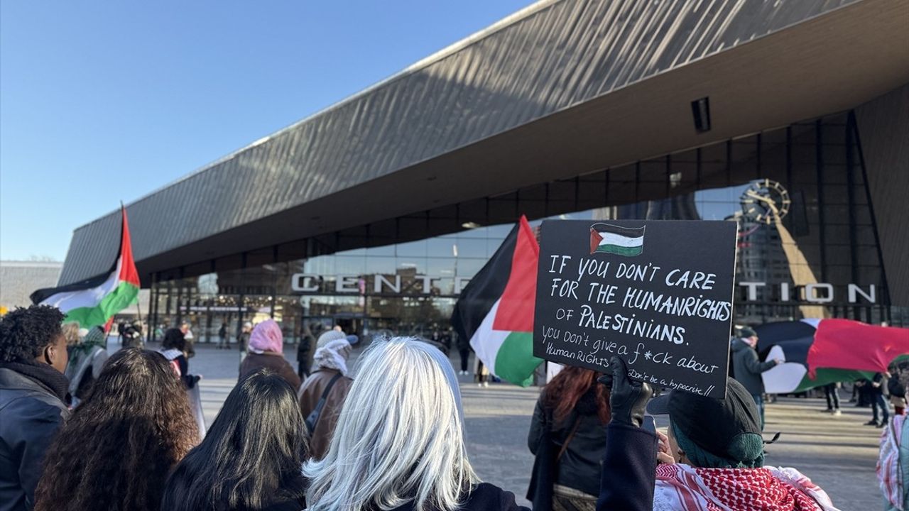 Hollanda'da Gazze'deki İsrail Saldırılarına Protesto