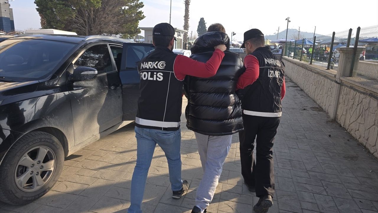 Interpol'ün Kırmızı Bültenle Aradığı Hükümlü İzmir'de Ele Geçirildi