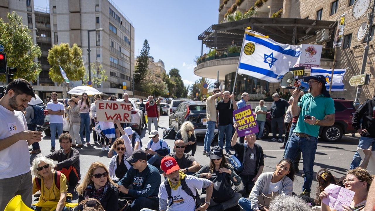 İsrail'de Netanyahu Hükümetine Karşı Kitlesel Protestolar