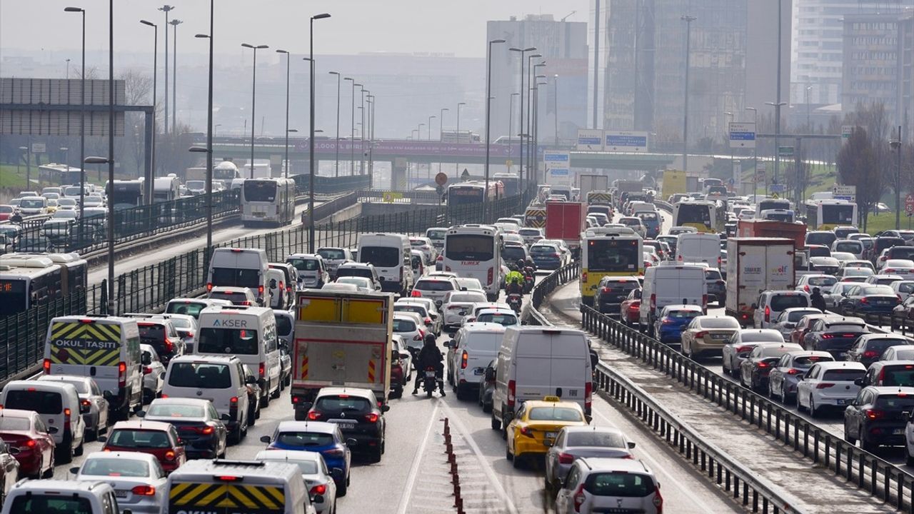 İstanbul'da Akşam Trafik Yoğunluğu Yüzde 83