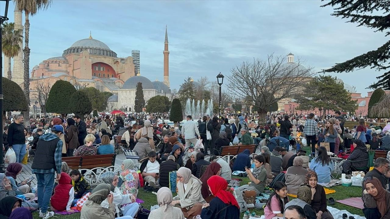 İstanbul'da Yeşil Alanlarda İftar Keyfi