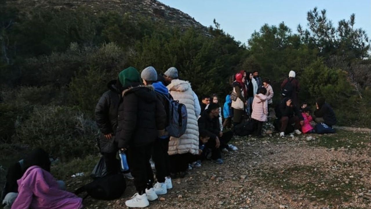 İzmir'de 32 Düzensiz Göçmen Yakalandı