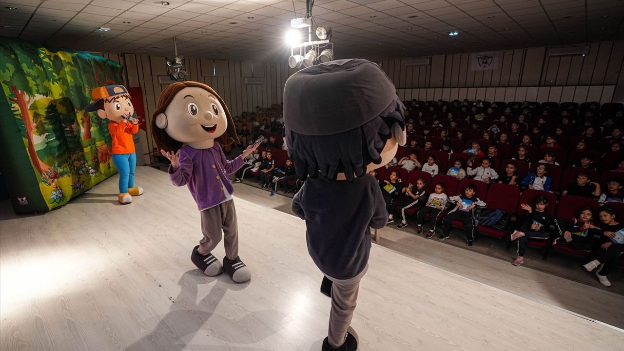 İzmir'de Çocuklar Yerli Hava Araçlarını Müzikle Tanıdı