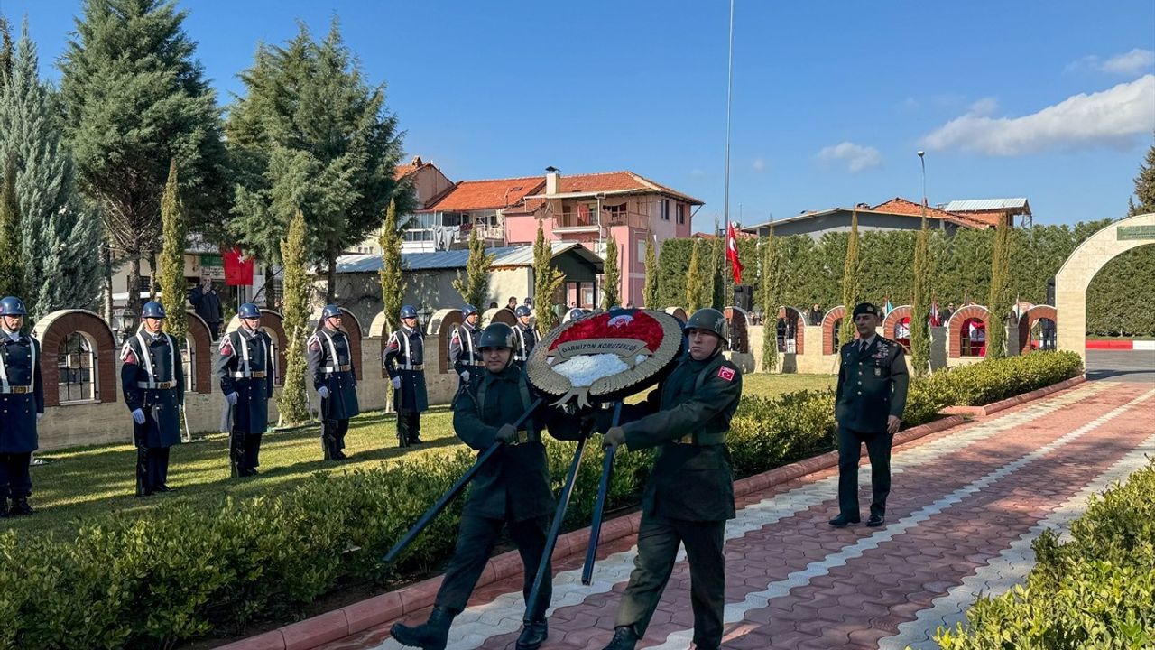 İzmir ve Çevresinde Şehitler Anıldı, Çanakkale Deniz Zaferi Kutlandı