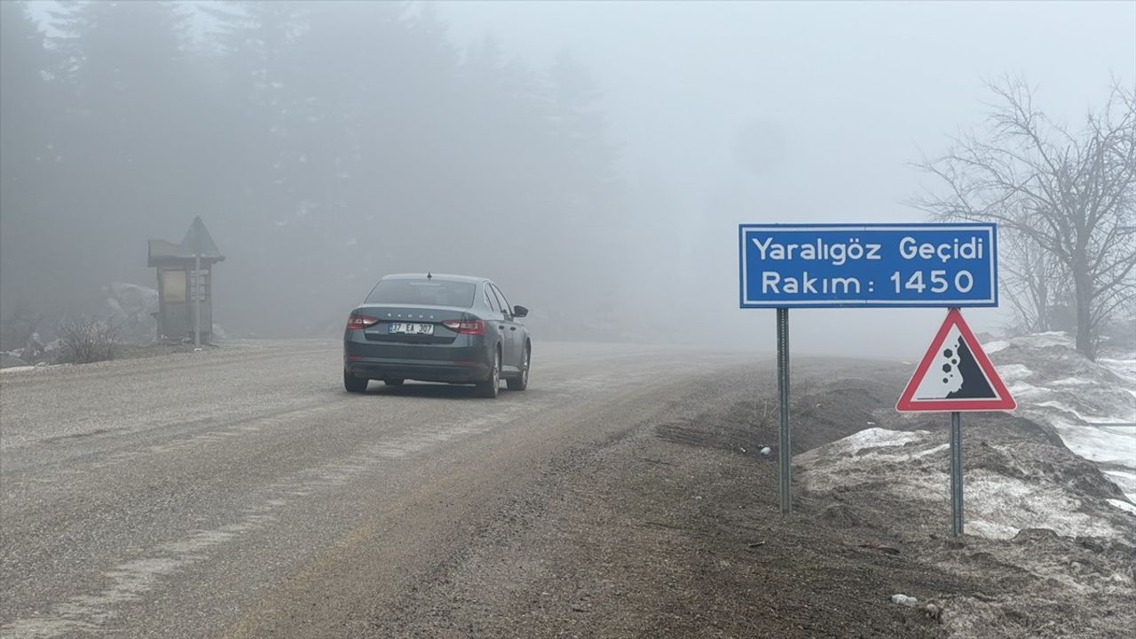 Kastamonu'da Sis Etkisi: Yaralıgöz Geçidi'nde Görüş Mesafesi Düşüyor