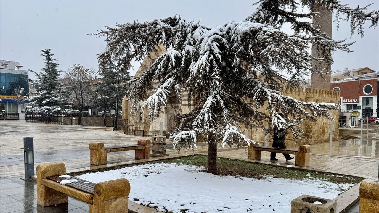 Kırşehir'de Kar Yağışı Eğitimi Etkiledi