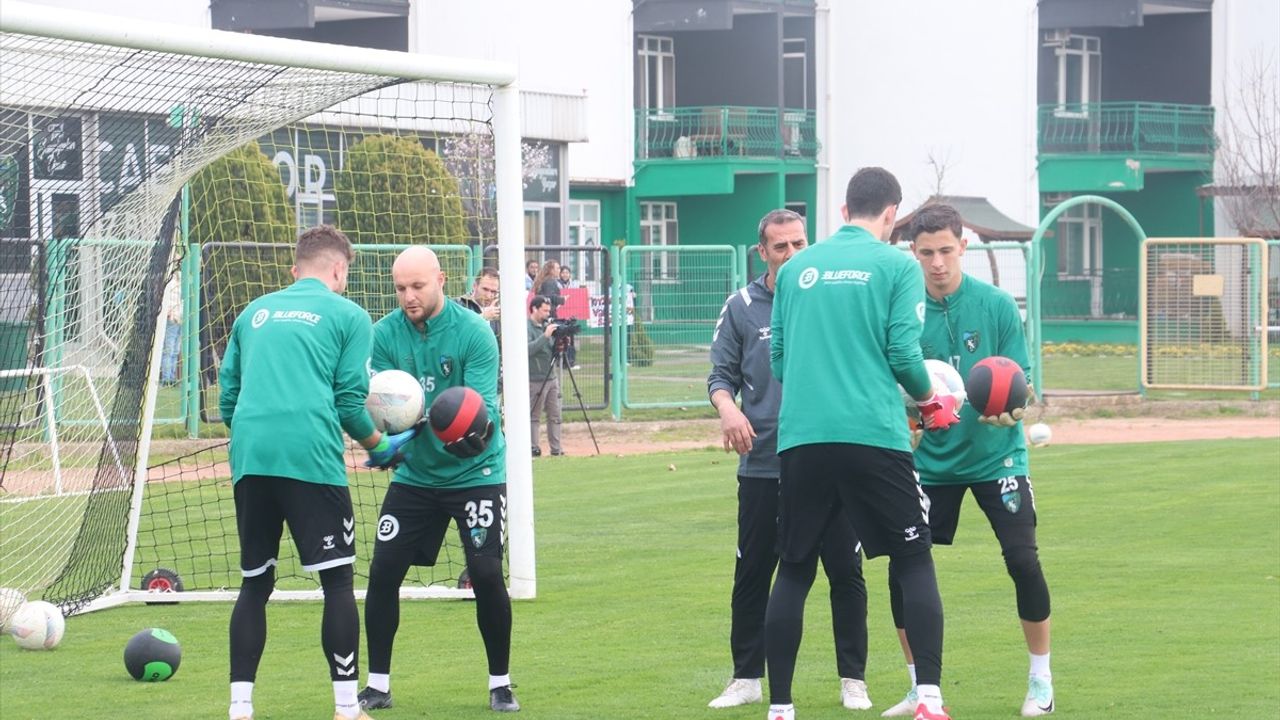 Kocaelispor, Fatih Karagümrük Maçı İçin Hazırlıklarını Sürdürüyor