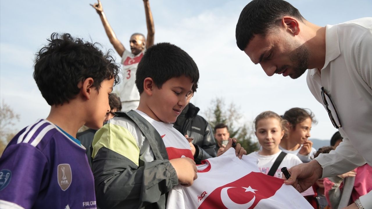 Merih Demiral Bolu'da Heykel Ziyareti ve Çocuklarla Buluştu