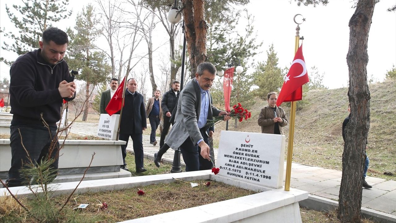 Milli Eğitim Bakanı Yusuf Tekin Erzurum'da Şehitleri Andı