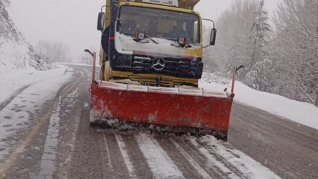 Muğla'da Kar Yağışı Nedeniyle Kapanan Yollar Yeniden Ulaşıma Açıldı