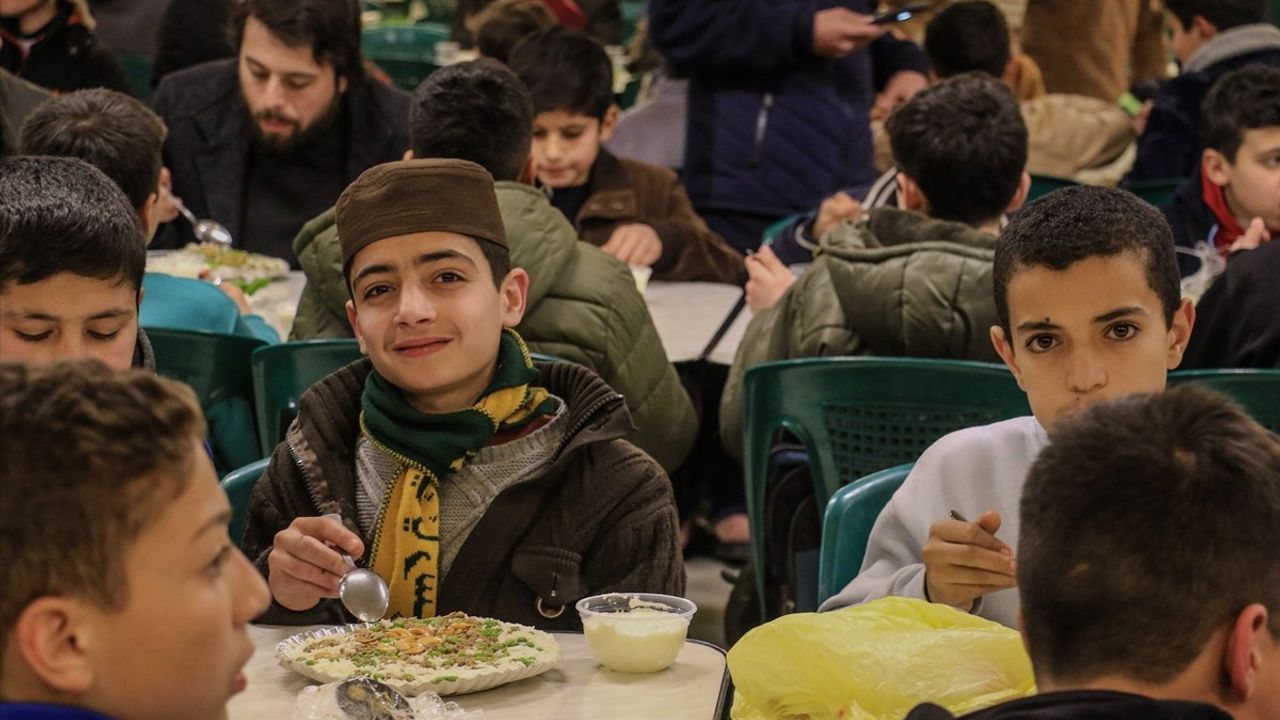 Muştu Gençlik'ten Şam'da Bir Kardeşlik İftarı