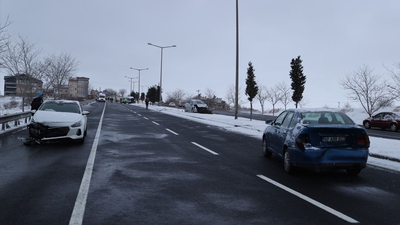 Nevşehir'de Zincirleme Trafik Kazası: 3 Yaralı