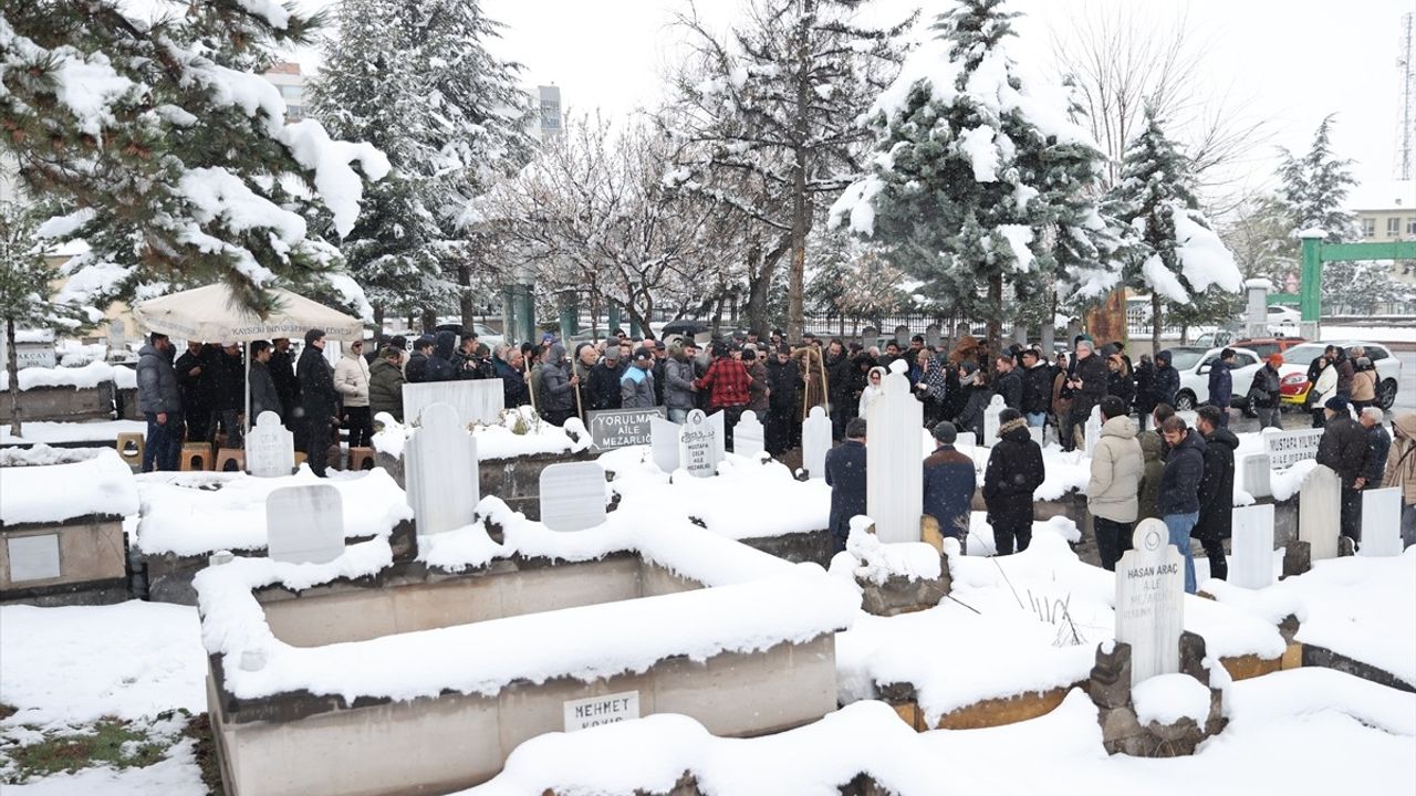 Oktay Ensari Son Yolculuğuna Uğurlandı