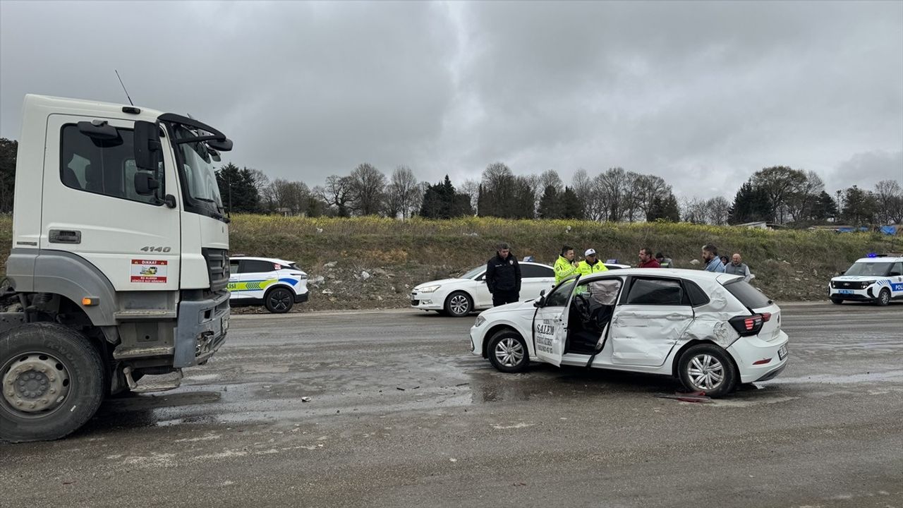 Samsun'da Beton Mikseriyle Çarpışma: 3 Yaralı