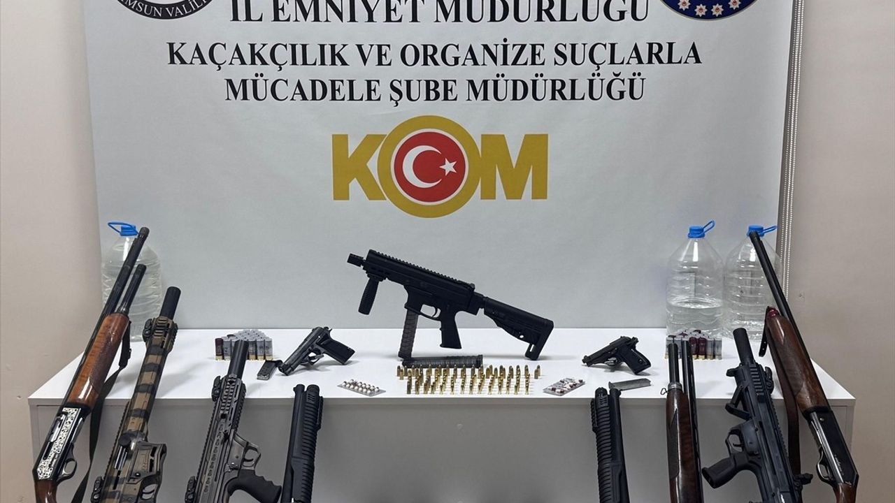 Samsun'da Eğlence Mekanına Şok Operasyon: Silah ve Uyuşturucu Ele Geçirildi