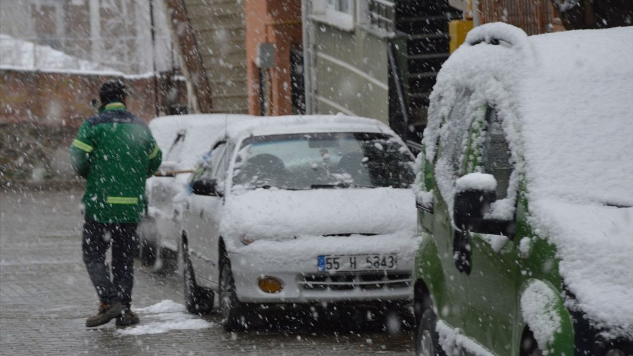 Samsun'da Kar Yağışı Etkisini Artırıyor