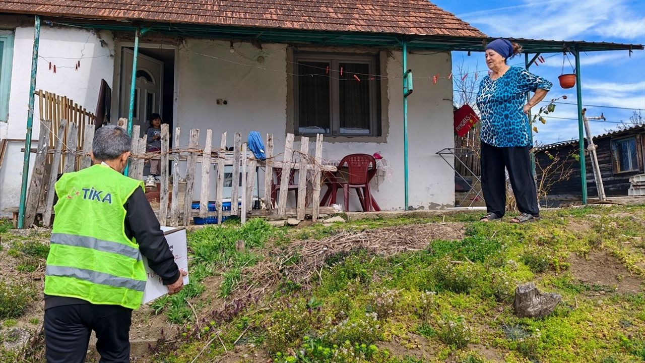 TİKA, Sırbistan'da 1800 Aileye Gıda Yardımında Bulundu