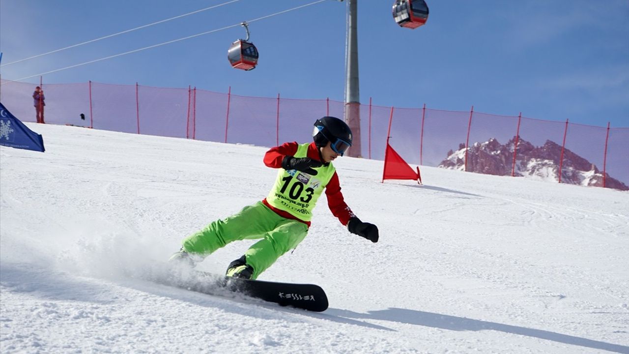 Türkiye Snowboard Şampiyonası Erciyes'te Başladı