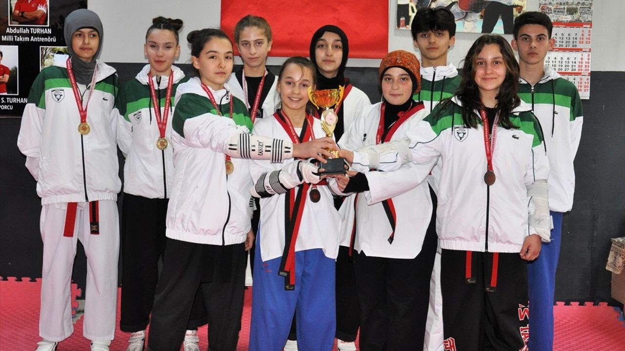 Yeşilay Spor Kulübü'nün Başarılı Kız Sporcuları