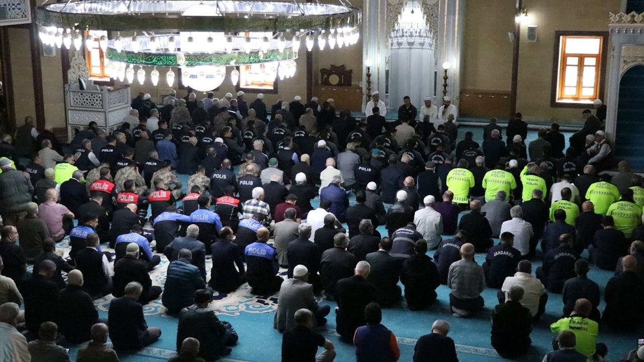 Adana'da Şehitler İçin Mevlit İkramı