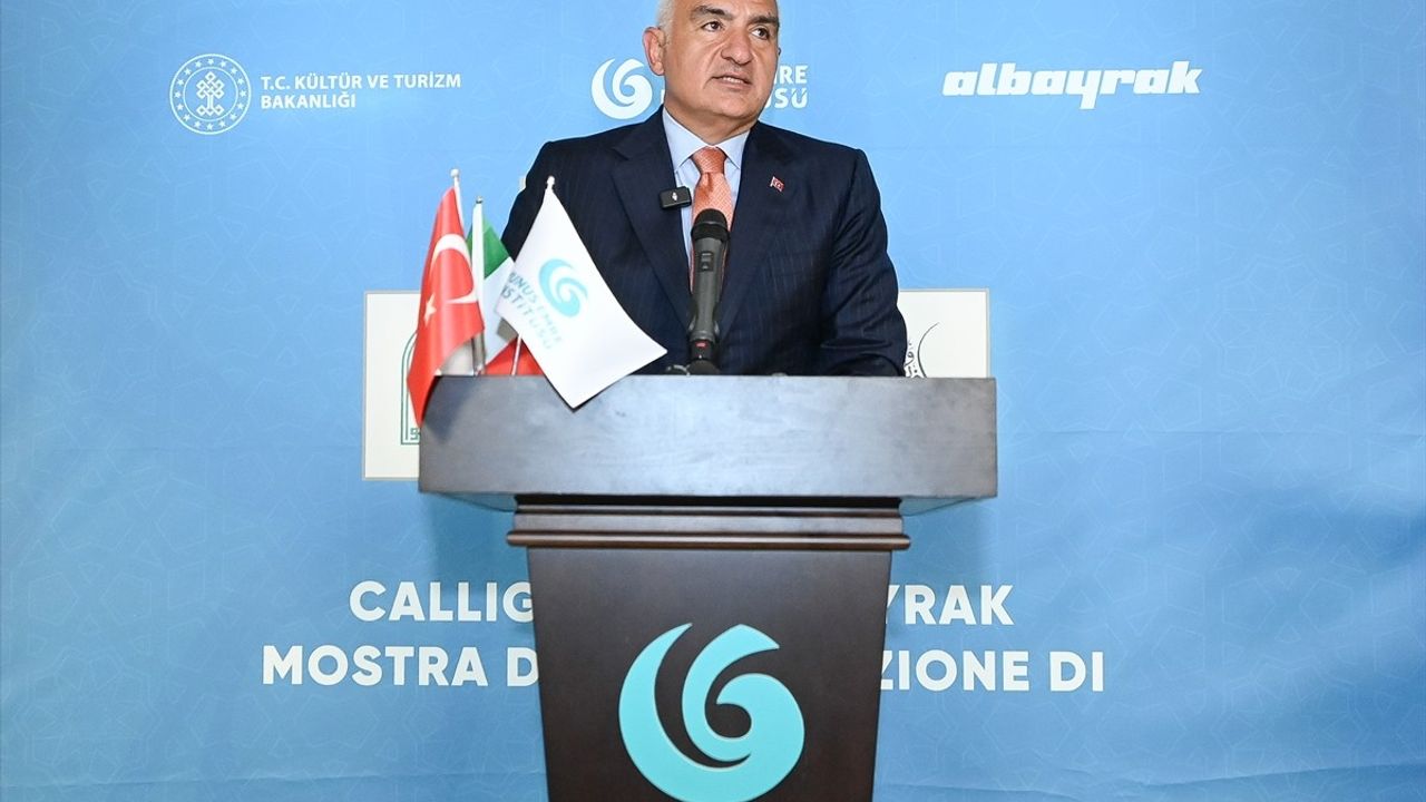 Bakan Ersoy Roma'da Geleneksel Hat Sanatını Tanıttı