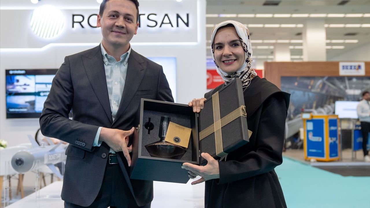 Bakan Göktaş, Verimlilik ve Teknoloji Fuarı'nı Ziyaret Etti