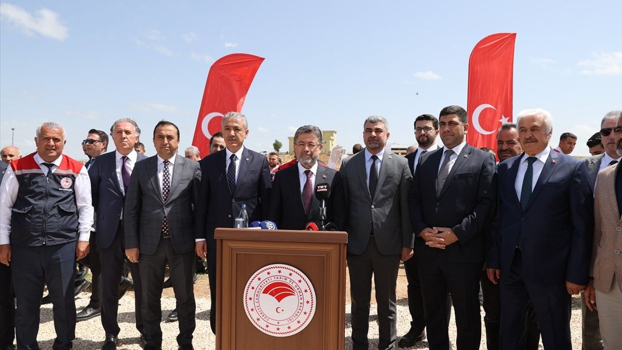 Bakan Yumaklı'dan Mardin'de Tuz Çalısı Üretim Tesisi Ziyareti