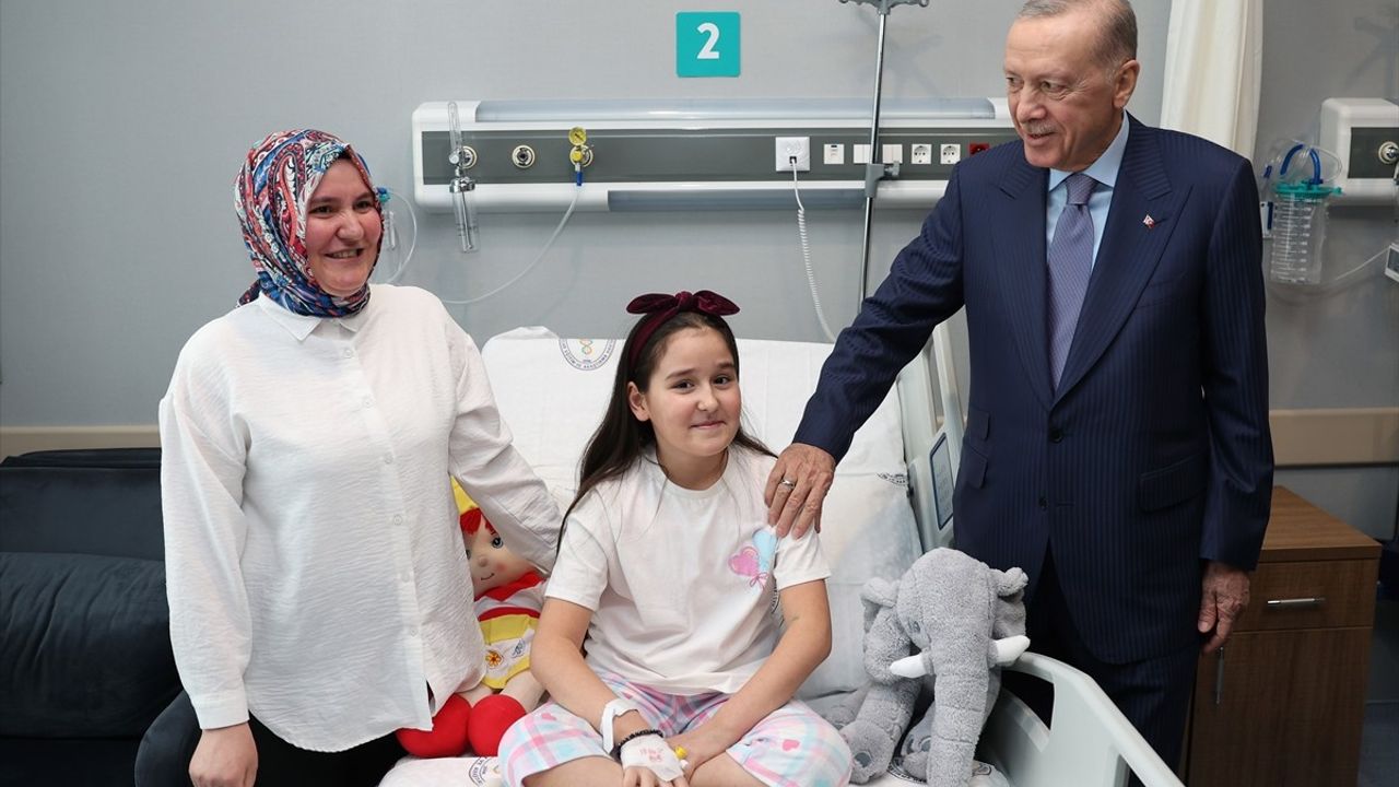 Cumhurbaşkanı Erdoğan'dan İstanbul'da Hastane Açılışı Sırasında Eleştiriler