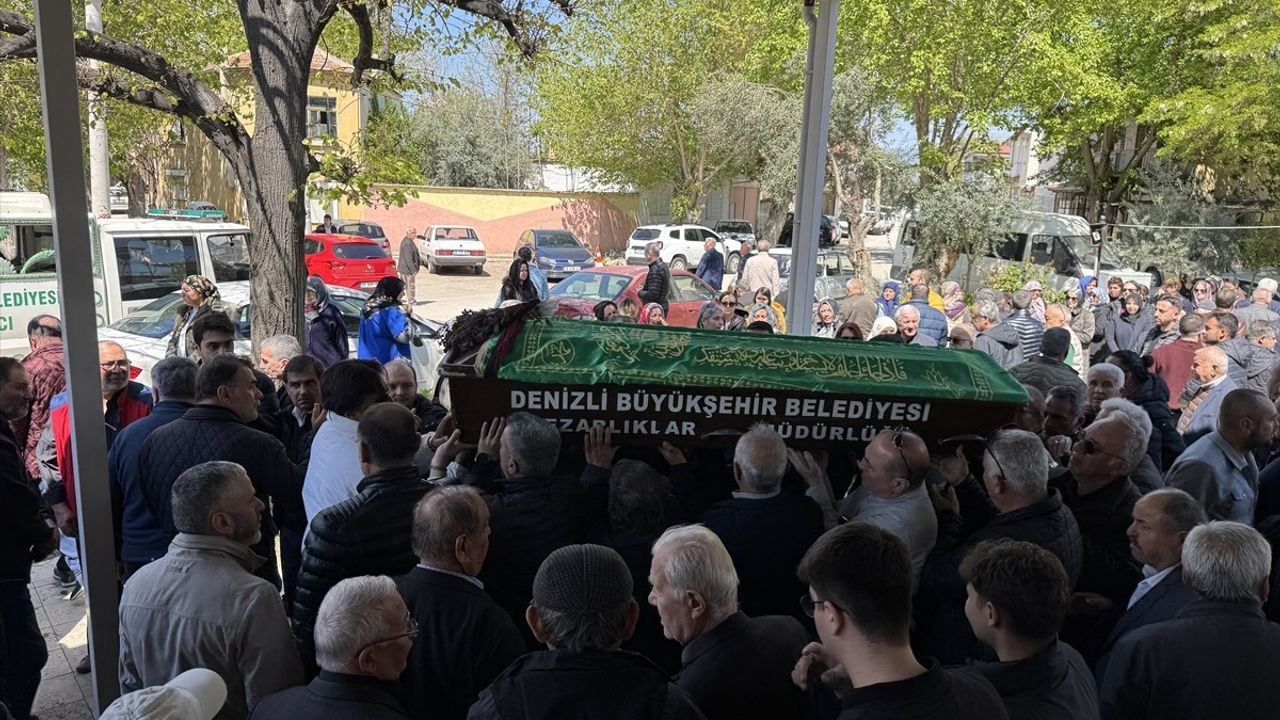 Denizli'de Eski Eş Tarafından Öldürülen Kadının Cenazesi Defnedildi