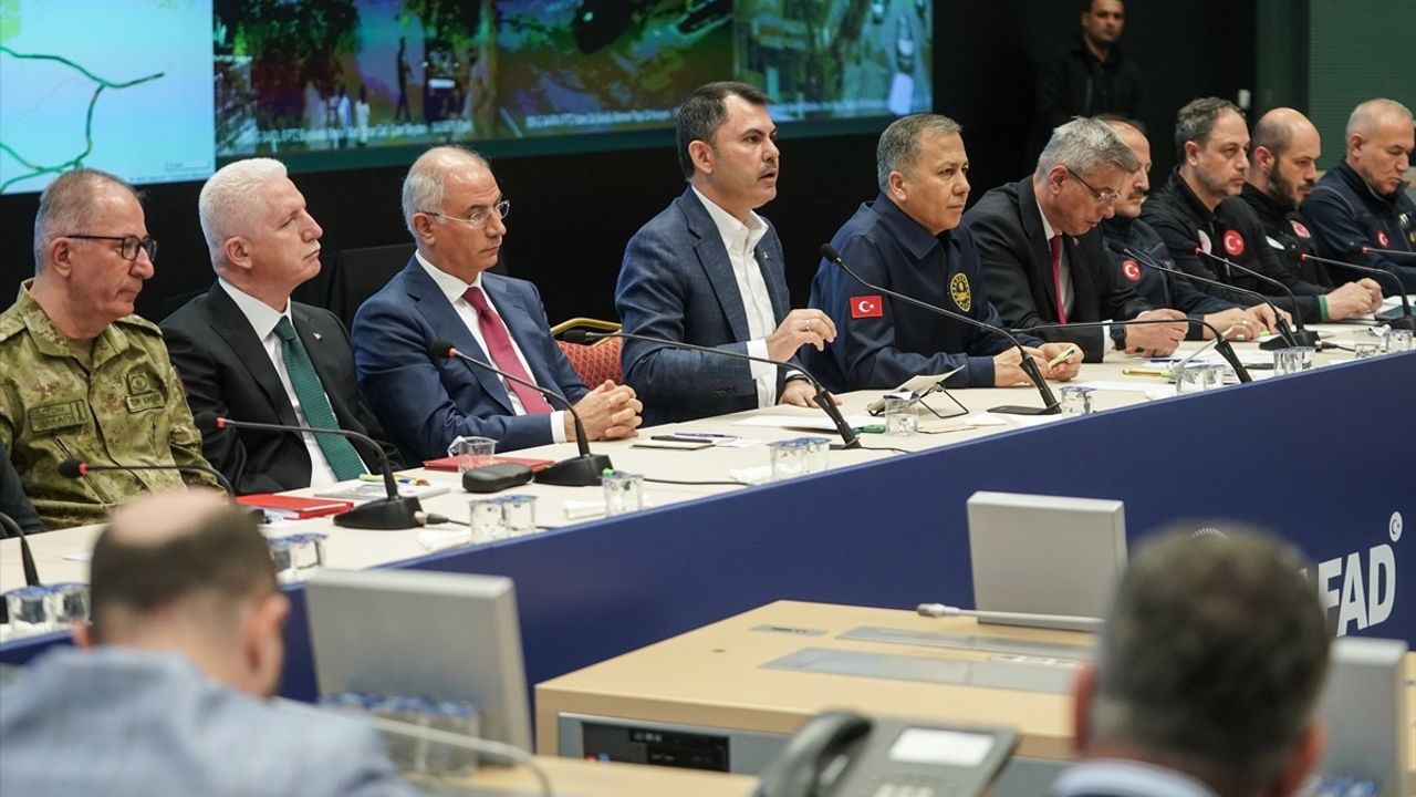 Deprem İçin Acil Önlemler: Bakan Kurum'dan İstanbul Açıklamaları