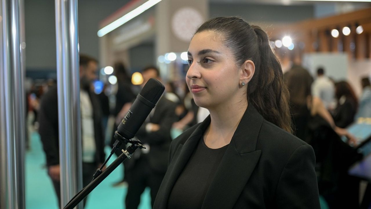 Dijital Çalışanlar Dönemi Başladı: Holografik İnsanlar Hizmette