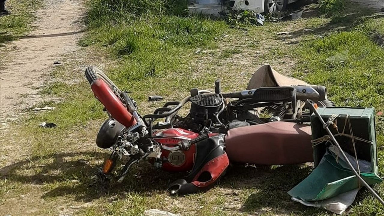Edirne'de Motosiklet Kazası: Bir Sürücü Ağır Yaralandı