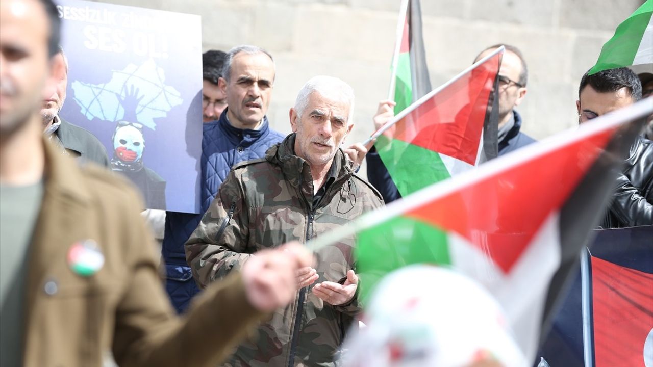 Erzurum'da 74 Haftadır Gazze İçin Yürüyüşler Devam Ediyor