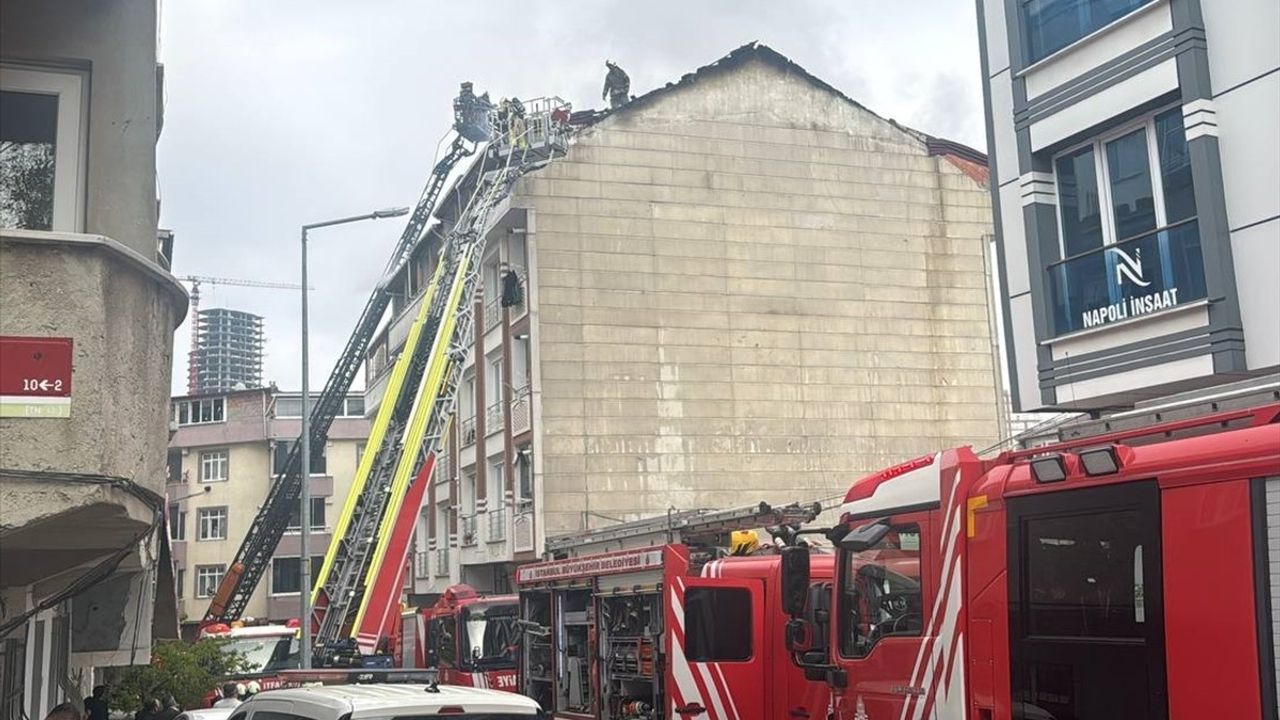 Esenyurt'ta Çatı Yangını Paniğe Neden Oldu