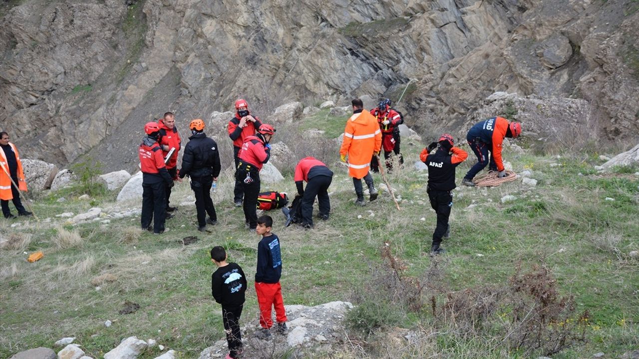 Hakkari'de Kayıp Kadını Arama Çalışmaları Devam Ediyor