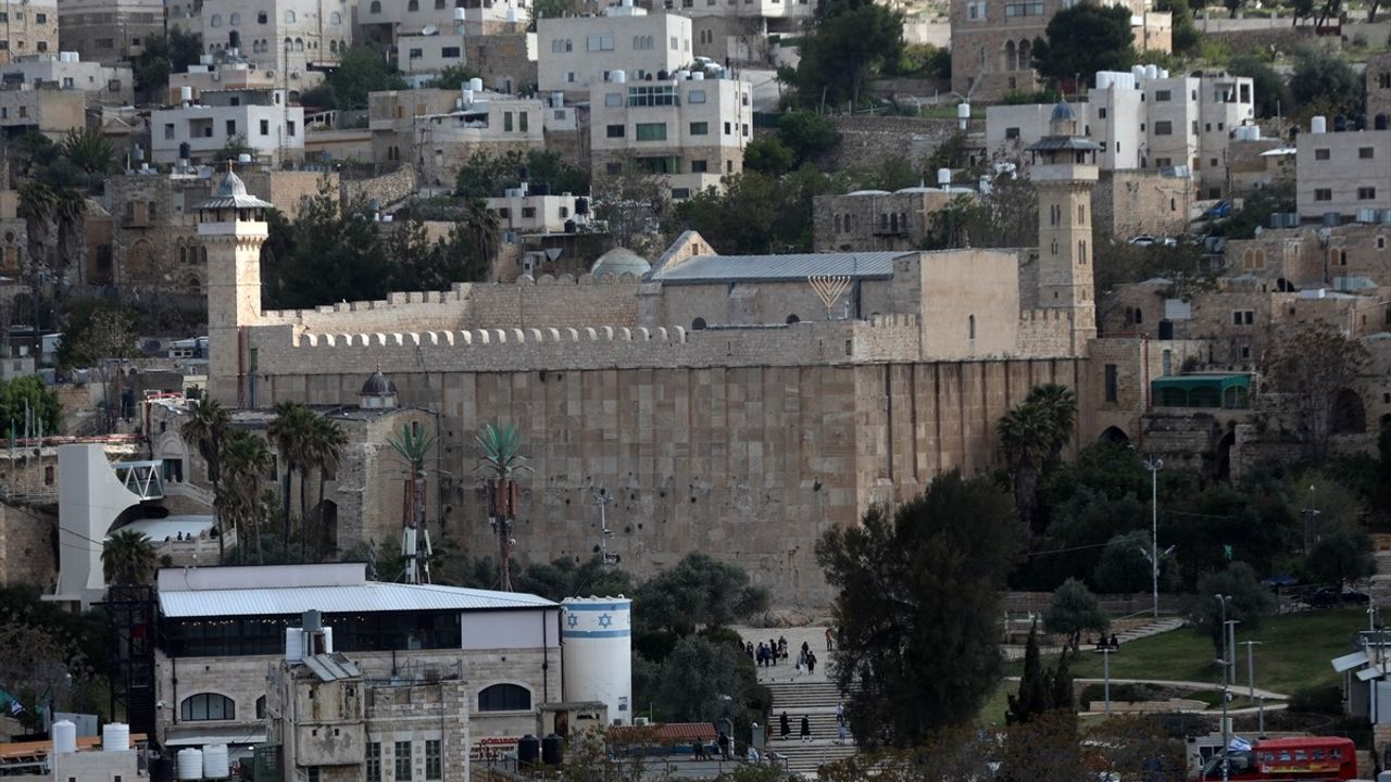 İsrail, El Halil'deki Harem-i İbrahim Camisini Müslümanlara Kapatma Kararı Aldı