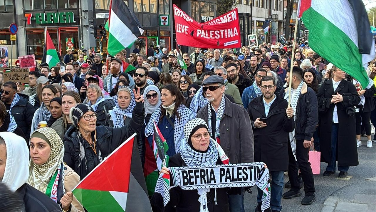 İsveç'te Gazze Saldırılarına Karşı Protesto Düzenlendi