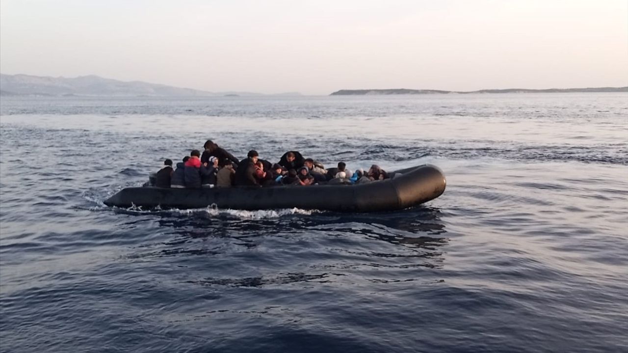 İzmir Açıklarında 41 Düzensiz Göçmen Ele Geçirildi