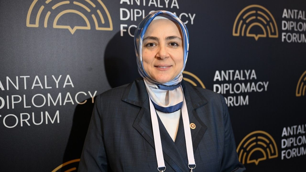 Kadın Kolları Tecrübelerini Antalya Diplomasi Forumu'nda Paylaştı