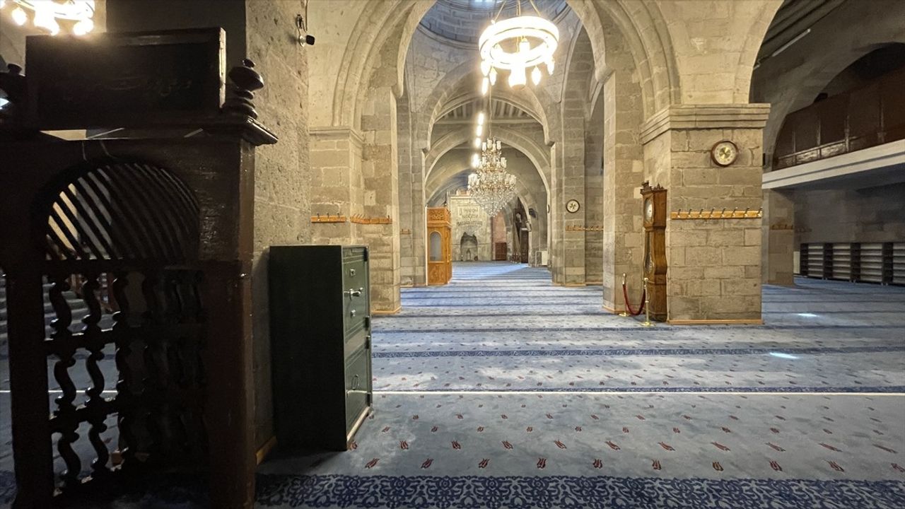 Kayseri'deki Tarihi Cami Kebir'de Hırsızlık Girişimi