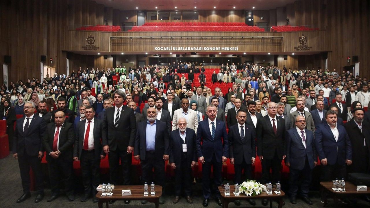 Kocaeli'de Dördüncü Uluslararası İslam Kültür ve Medeniyeti Sempozyumu Başladı